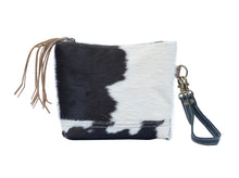 Load image into Gallery viewer, Fijok Wristlet
