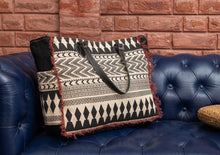 Load image into Gallery viewer, Serok Weekender Bag