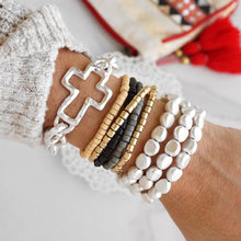 Load image into Gallery viewer, Chunky Chain Cross Bracelet
