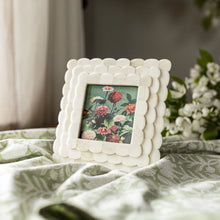 Load image into Gallery viewer, Emery Scallop Frame