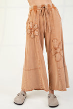 Load image into Gallery viewer, Hanging Out Pant Almond