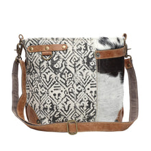 Load image into Gallery viewer, Rug Purse 1129