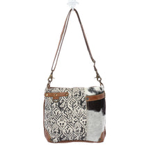 Load image into Gallery viewer, Rug Purse 1129
