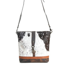 Load image into Gallery viewer, Maverick Purse 11305
