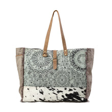 Load image into Gallery viewer, Green Floral Print Weekender 1192