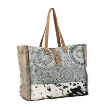 Load image into Gallery viewer, Green Floral Print Weekender 1192