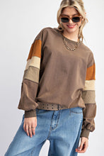 Load image into Gallery viewer, Looking Around Sweatshirt