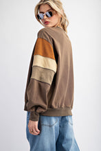 Load image into Gallery viewer, Looking Around Sweatshirt