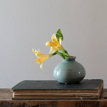 Load image into Gallery viewer, Teagan Bud Vase Blue