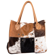 Load image into Gallery viewer, Kaainal  Leather Tote
