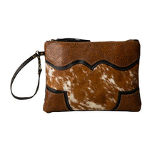 Load image into Gallery viewer, Cattle Drive Wristlet 7376