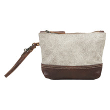 Load image into Gallery viewer, Chic Serra Wristlet 1562
