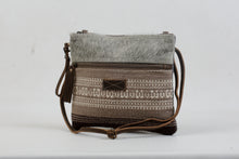 Load image into Gallery viewer, Presentable Purse 3067
