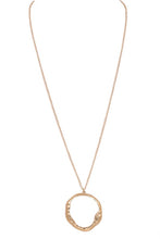 Load image into Gallery viewer, Going In Circles Necklace
