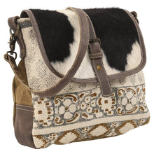 Load image into Gallery viewer, Fantastic Year Purse

