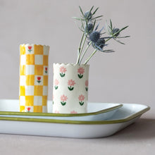 Load image into Gallery viewer, Daisy Vase
