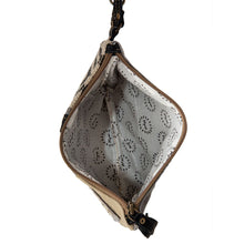 Load image into Gallery viewer, Globetrotter Wristlet 7931
