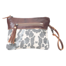 Load image into Gallery viewer, Camo Distressed Wristlet 1600
