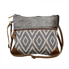 Load image into Gallery viewer, Minute Cross Body Purse 2657
